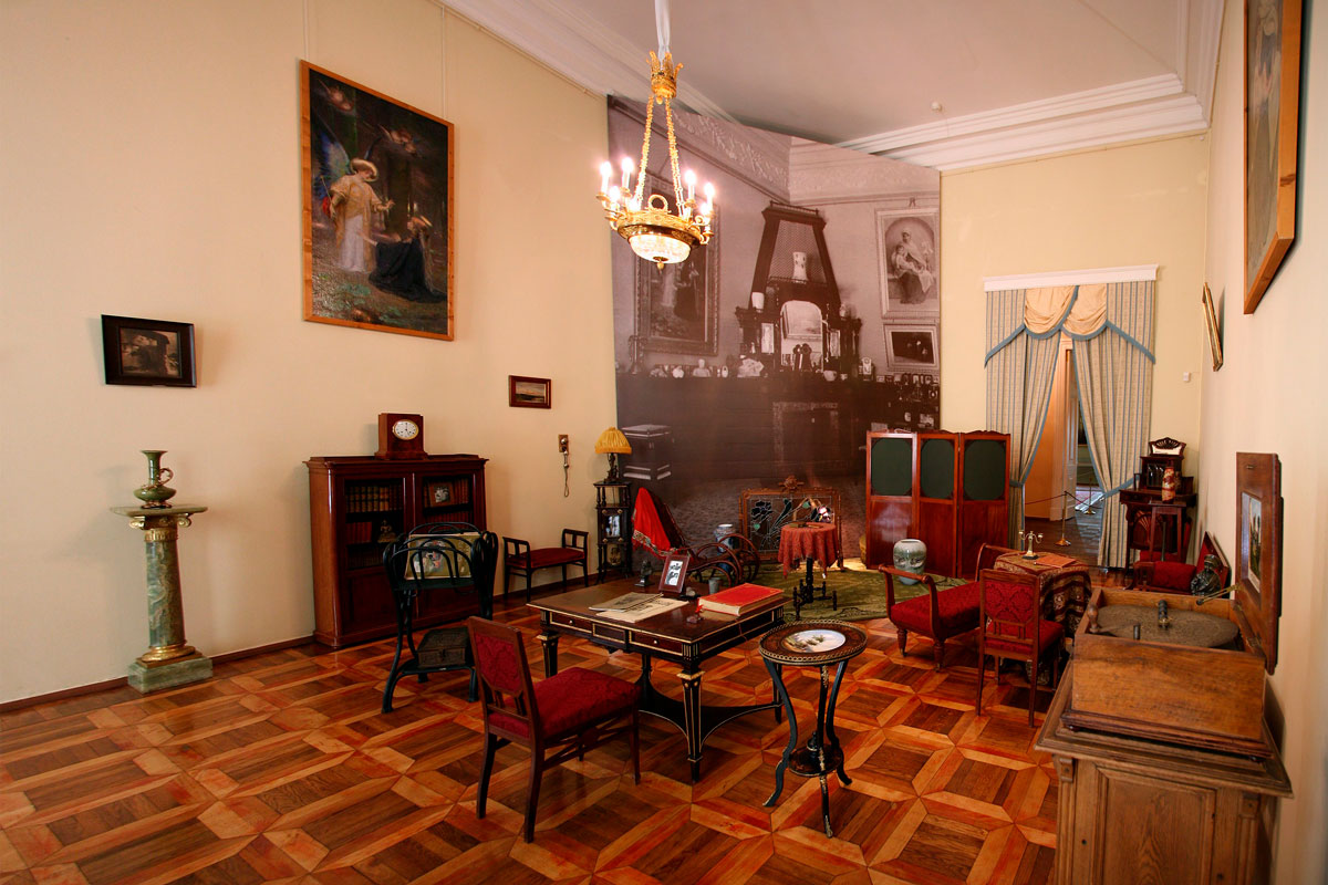 Александровский дворец, полукруглый зал