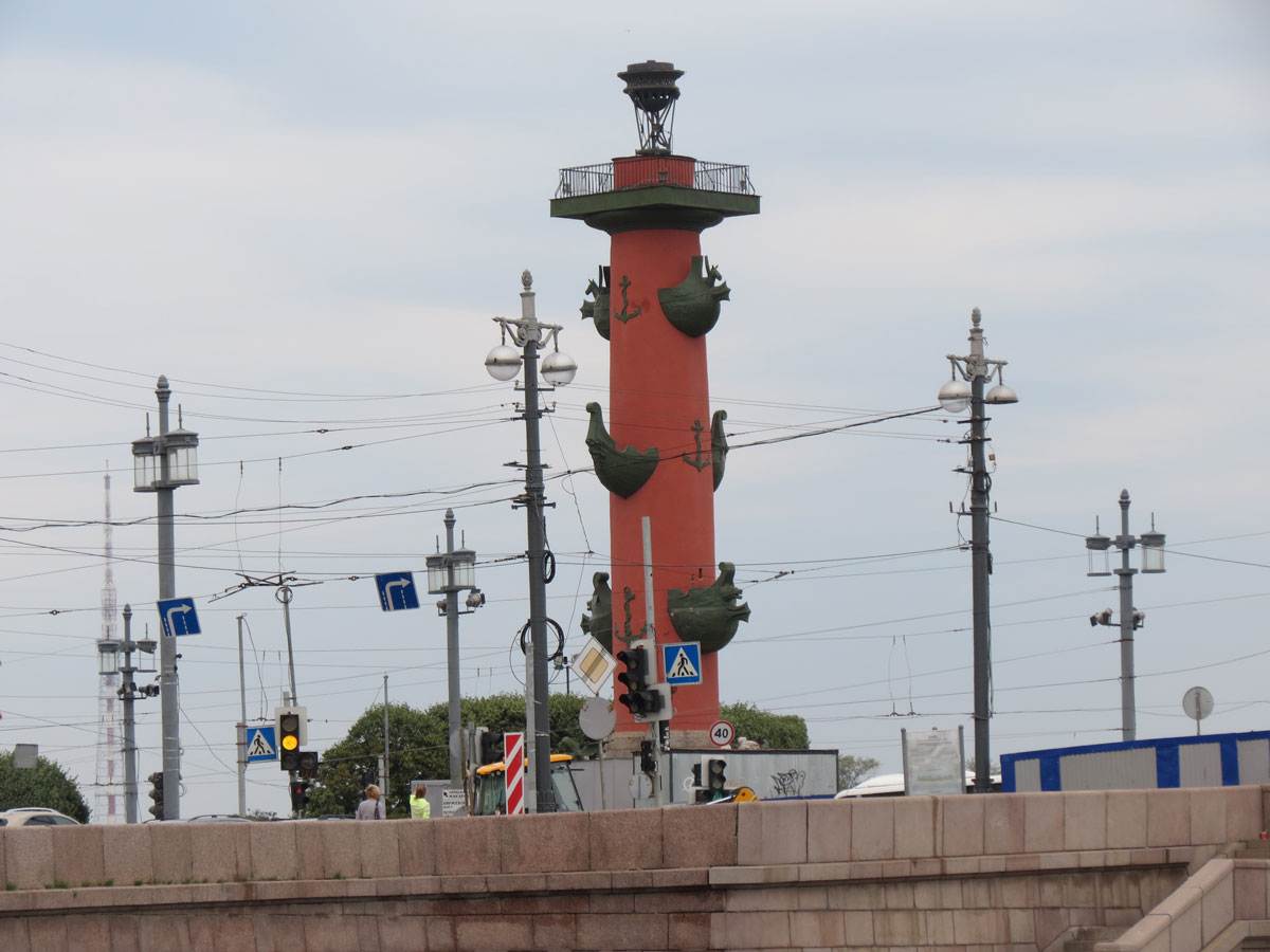 Ростральные колонны Петербург