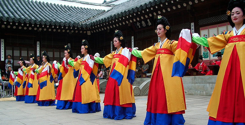 Чем занимаются женщины в Южной Корее. Традиции, национальные черты, религия