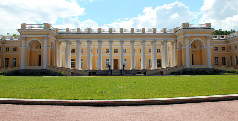 Александровский дворец и совсем обычная жизнь венценосной семьи в нем