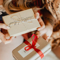 Как правильно выбрать хороший подарок? Откуда пошла традиция дарить подарки близким